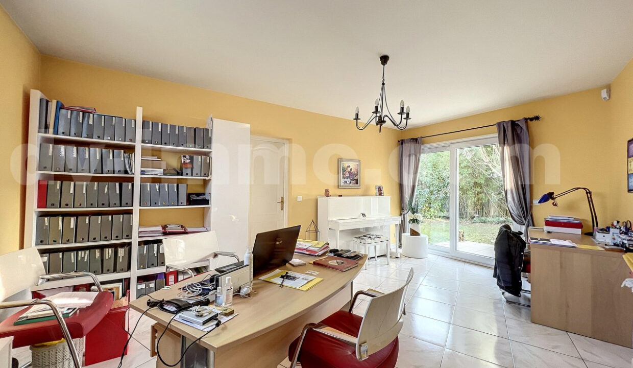 Belle maison familiale dans un ilôt de verdure