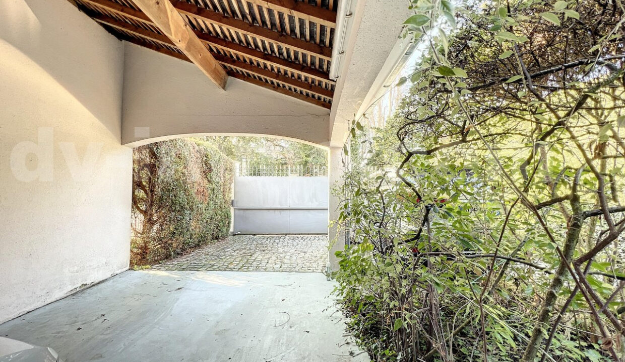 Belle maison familiale dans un ilôt de verdure