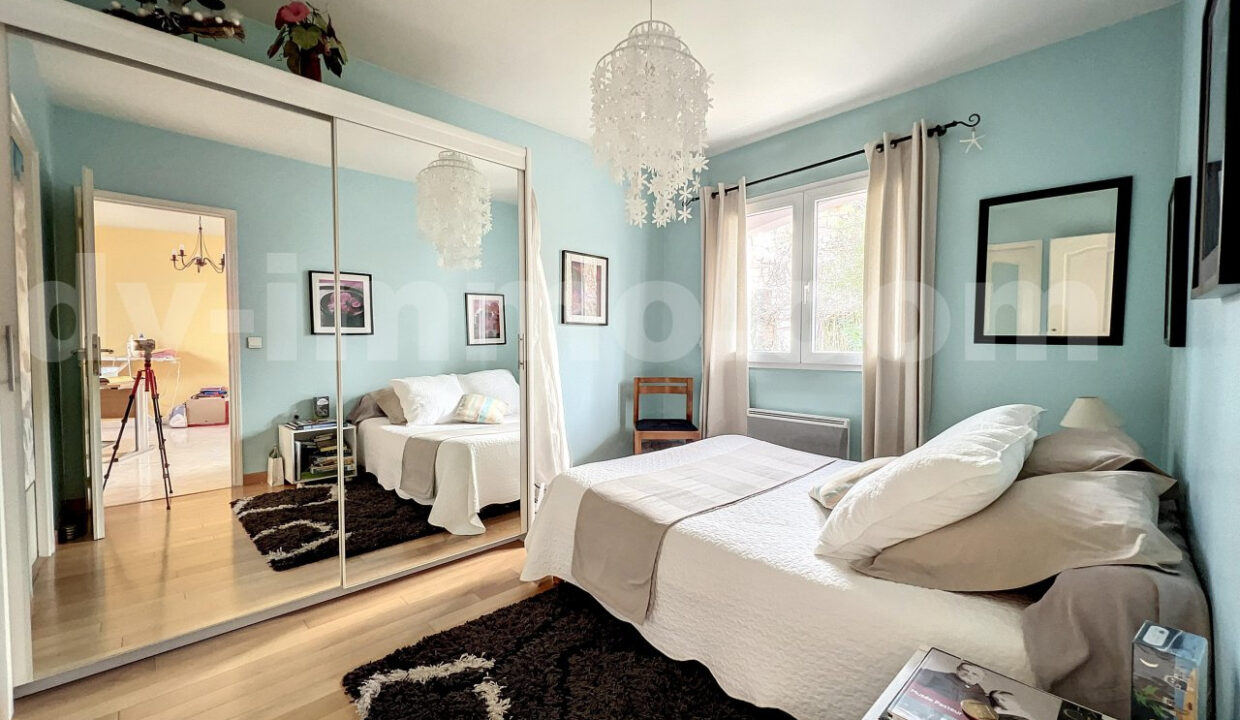 Belle maison familiale dans un ilôt de verdure