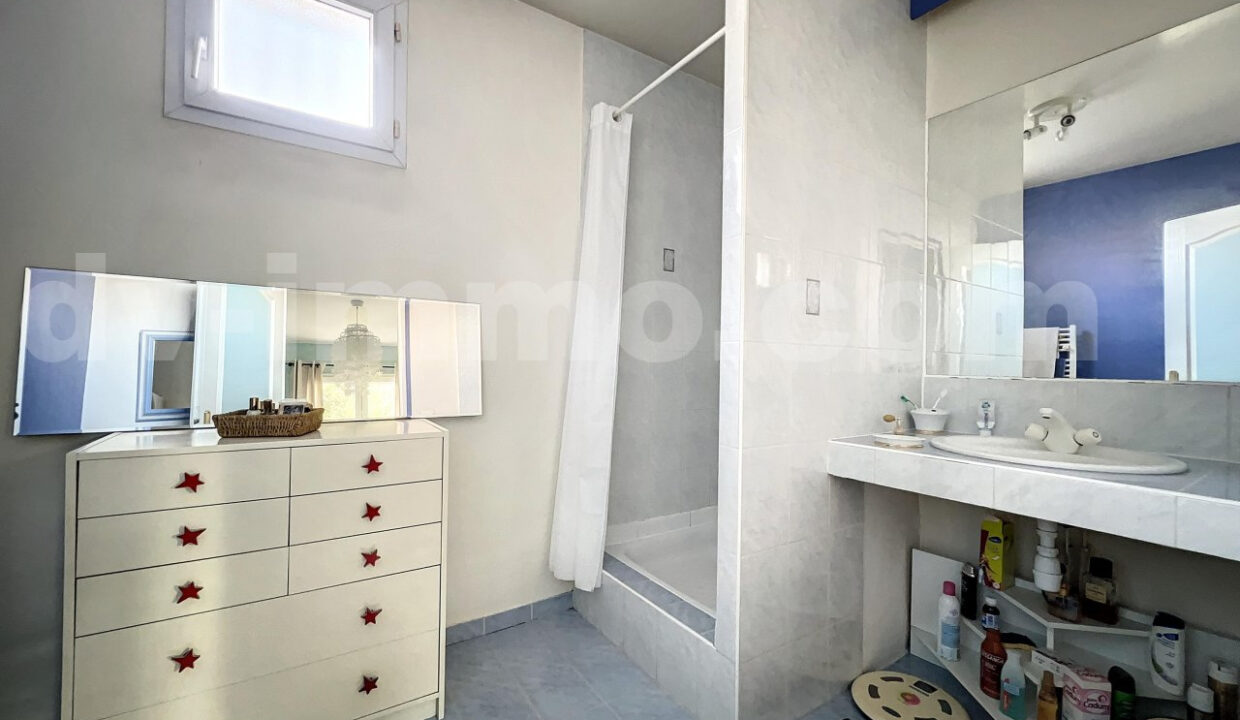 Belle maison familiale dans un ilôt de verdure