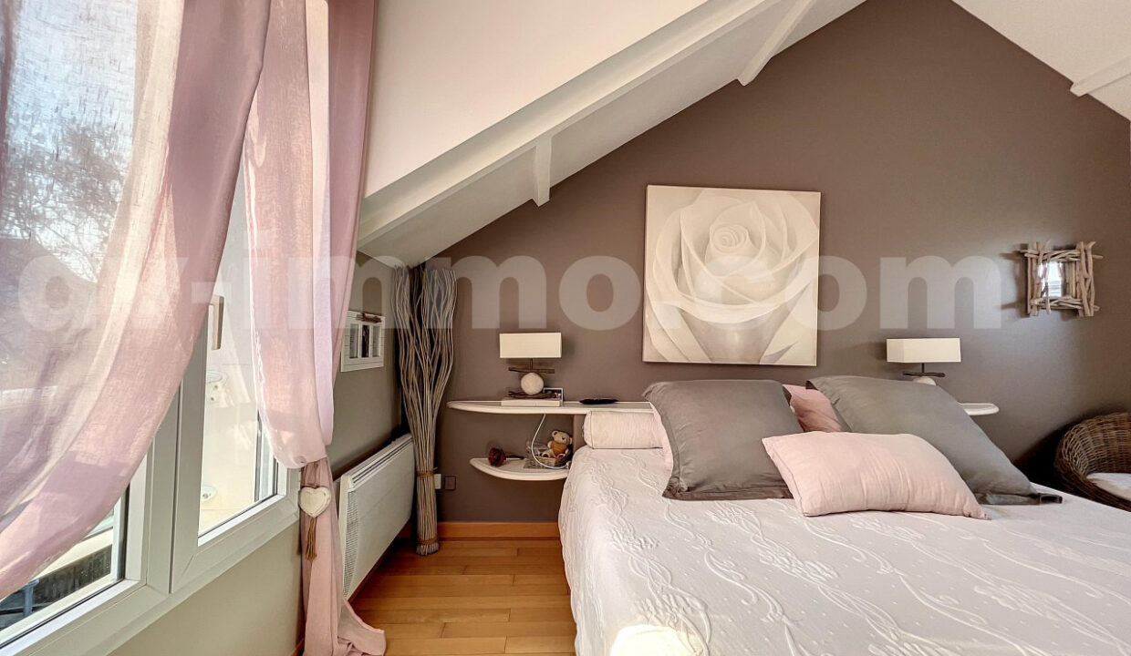 Belle maison familiale dans un ilôt de verdure