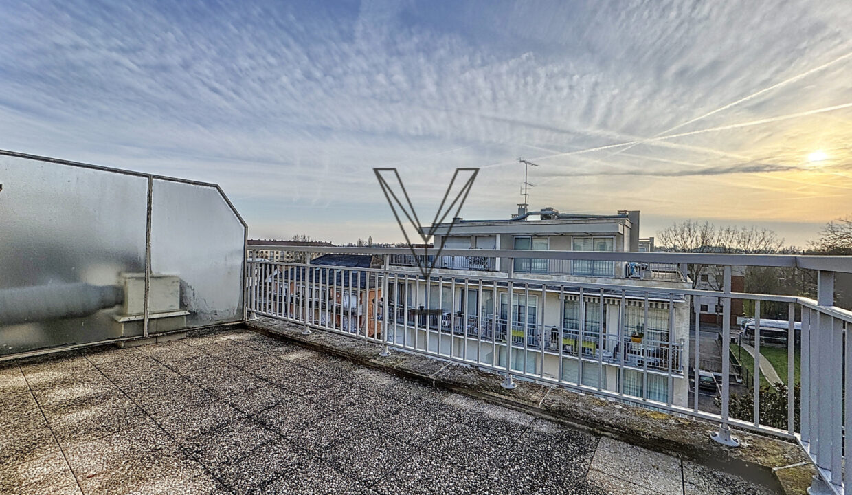 À Vendre   Duplex de Standing avec Terrasse Panoramique   Le