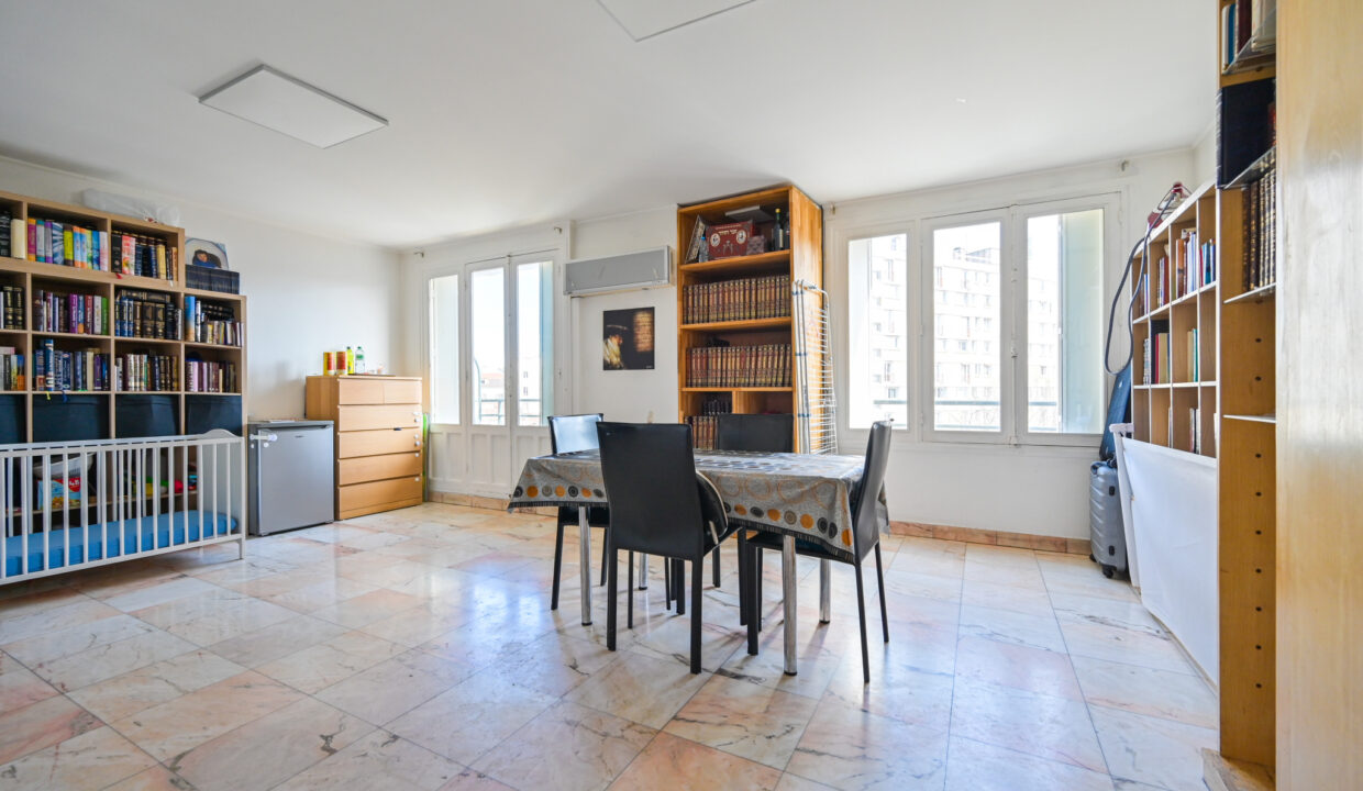 EXCLUSIVITÉ Appartement avec double séjour et une chambre