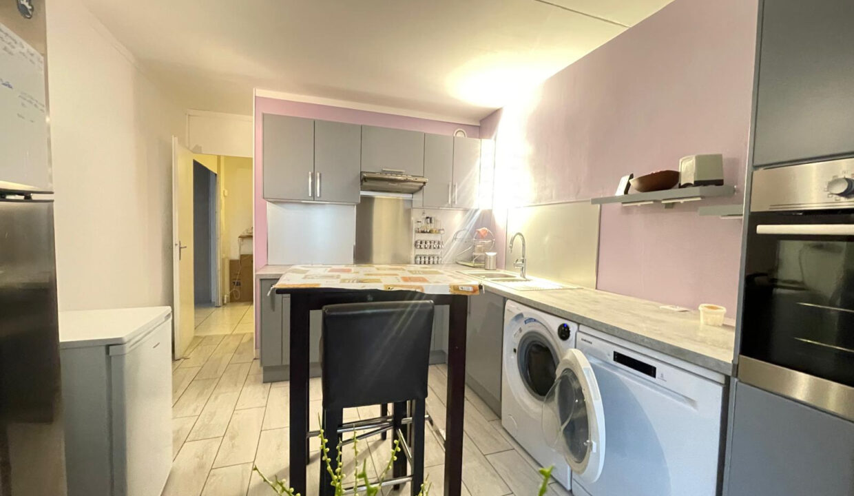 Spacieux 2/3 Piéces avec terrasse- Croix de Chavaux