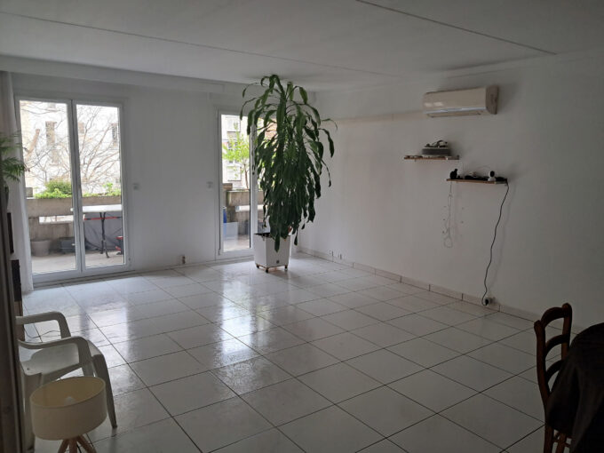 Spacieux 2/3 Piéces avec terrasse- Croix de Chavaux