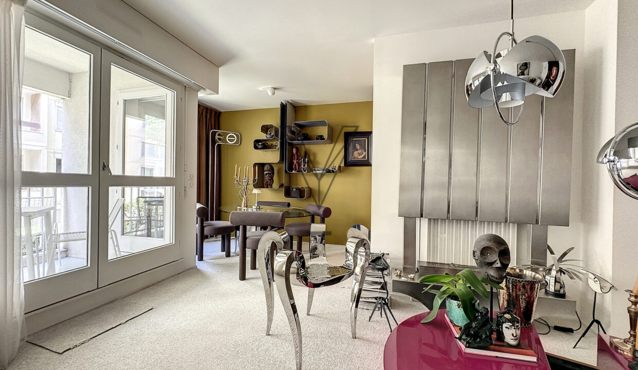 Un coin de campagne avec balcon