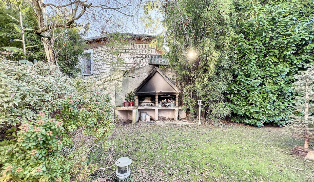 Belle maison familiale dans un ilôt de verdure