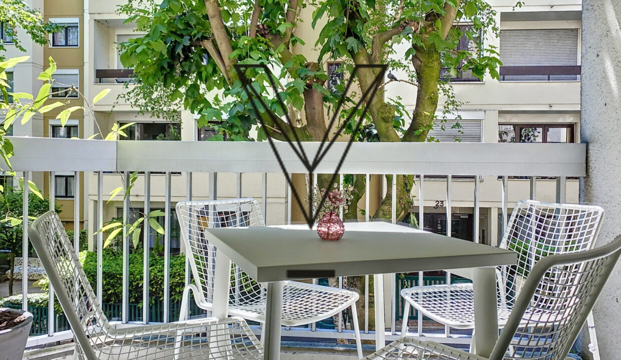 Un coin de campagne avec balcon