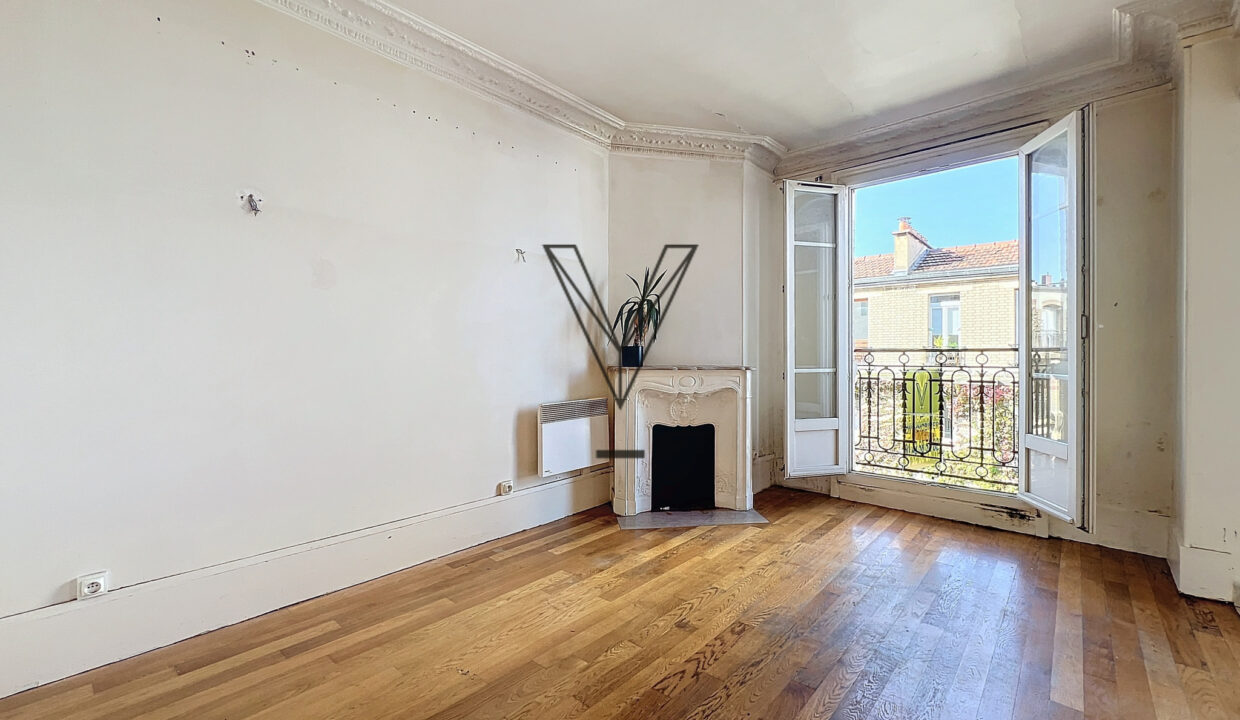 Studio en étage élevé idéalement situé