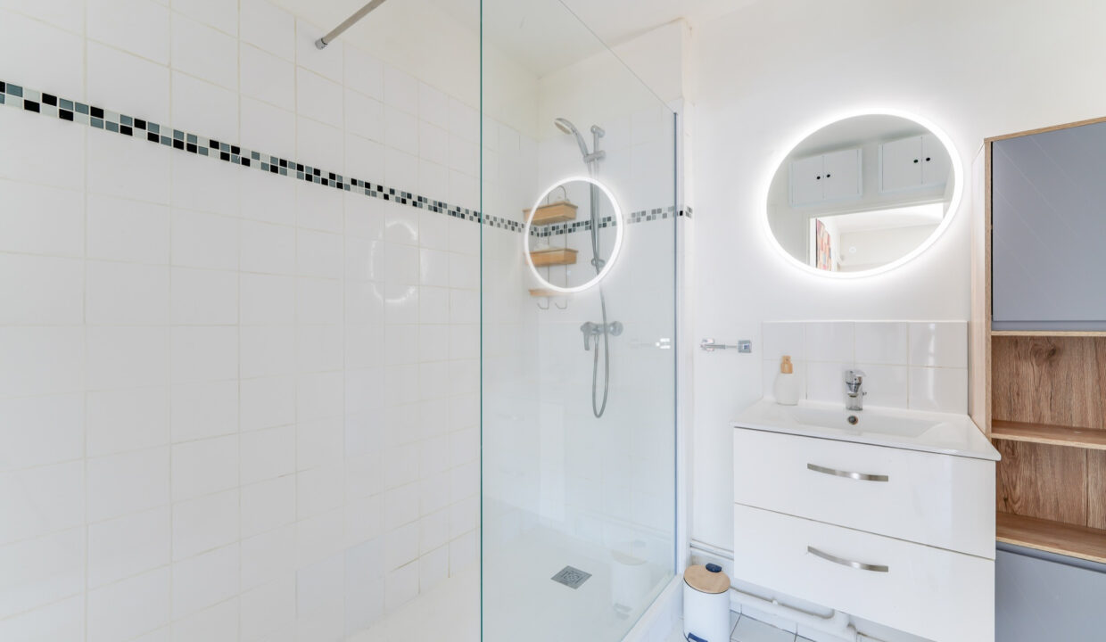 'Avant-Première' : Paris XX-XI - Bd. de Charonne - Mo A. Dum