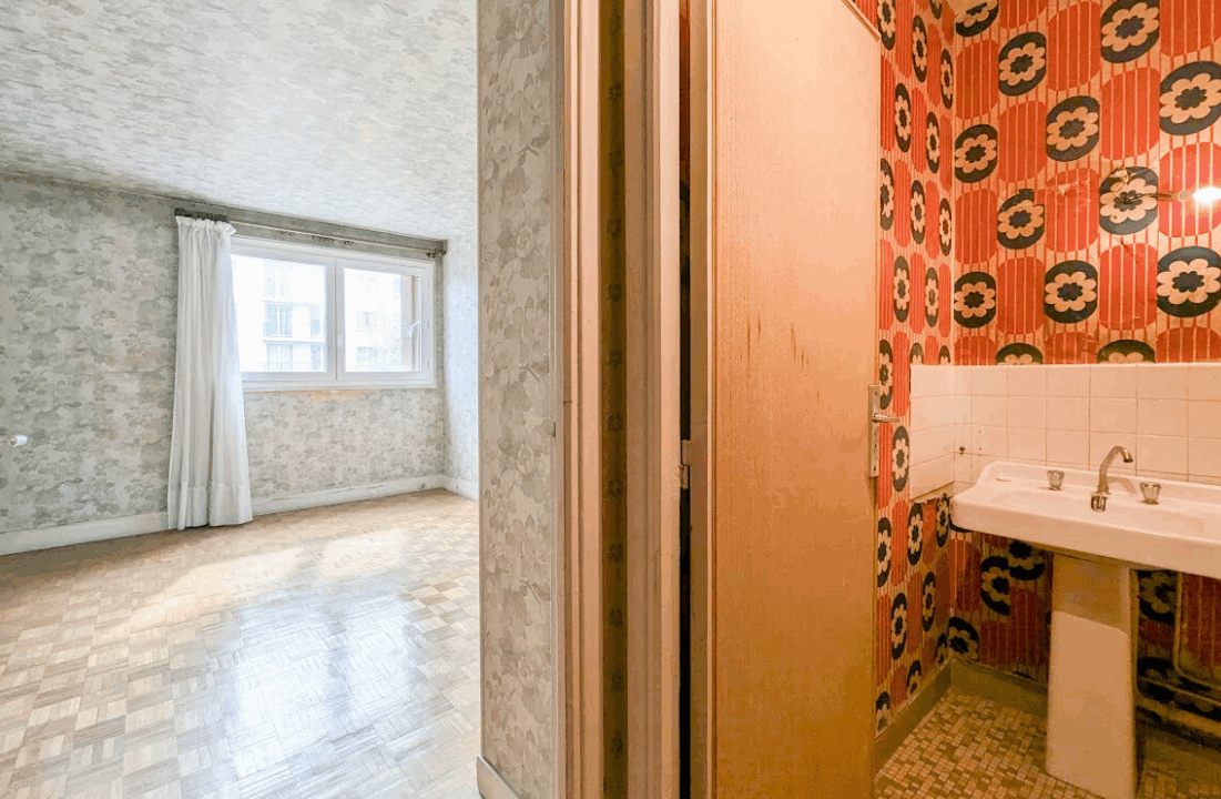 SPACIEUX 2 PIECES TRAVERSANT EN ETAGE ELEVE