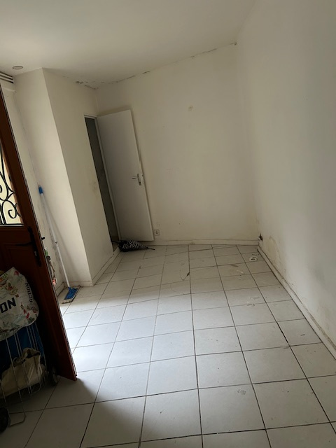 NATION - Dans un immeuble hausmannien.