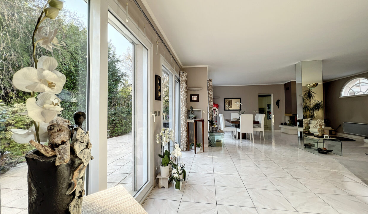 Belle maison familiale dans un ilôt de verdure