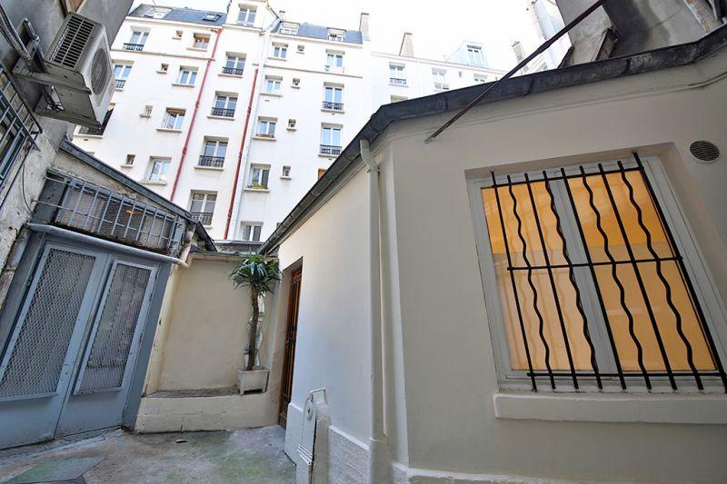 NATION - Dans un immeuble hausmannien.