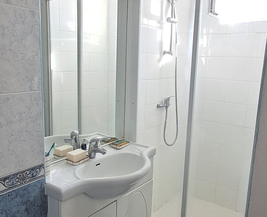 2 PIECES BAS MONTREUIL