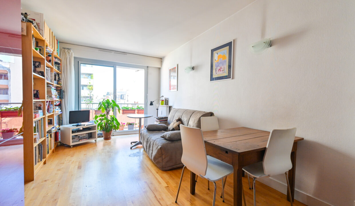 Entre NATION et FAIDHERBE (bien rare dans le secteur) .