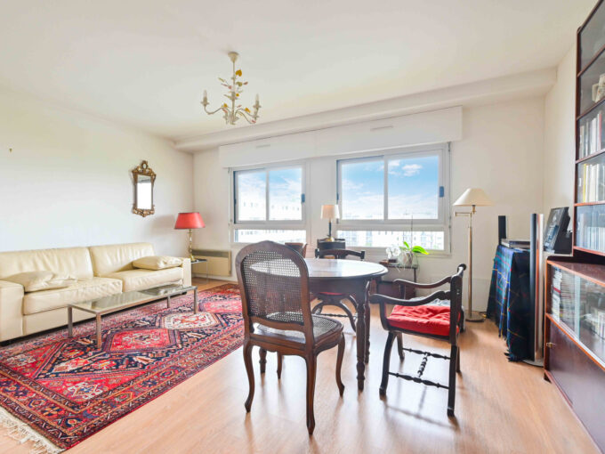 PARIS XII –  Appartement avec un balcon