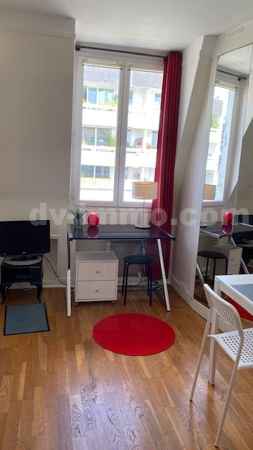 Métro Rue des Boulets – joli studio meublé