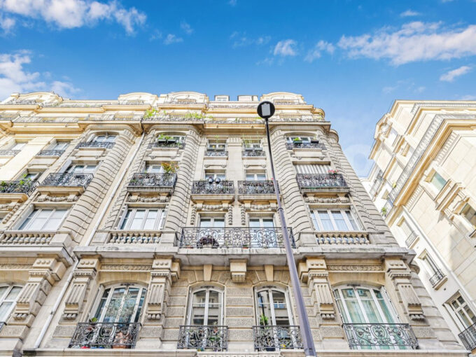 appartement dans le 75018 à Paris de 112.2m²