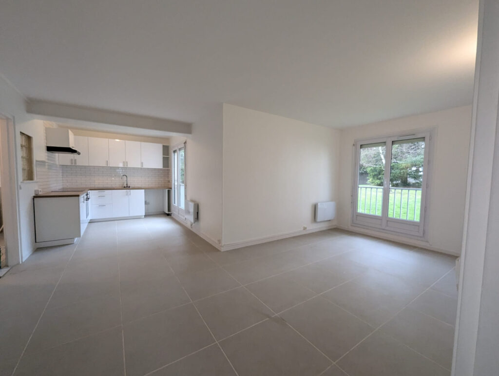 APPARTEMENT 2 PIECES SUR JARDIN AVEC PARKING