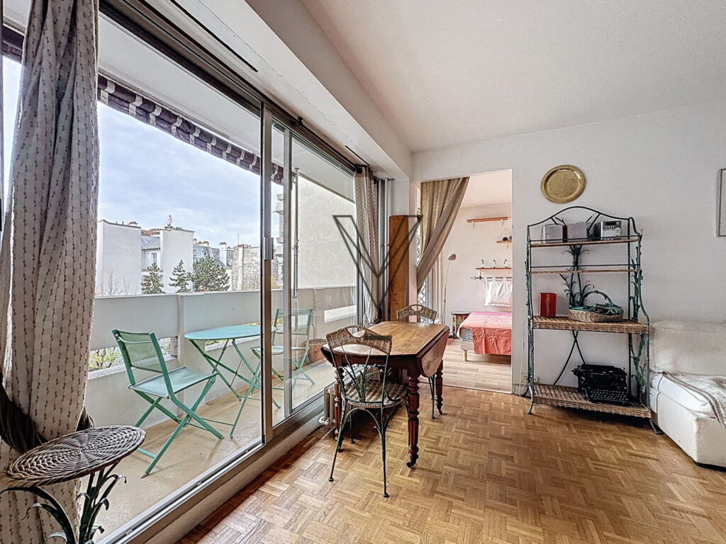 À 5 minutes à pied de Bastille   Deux pièces avec balcon, au