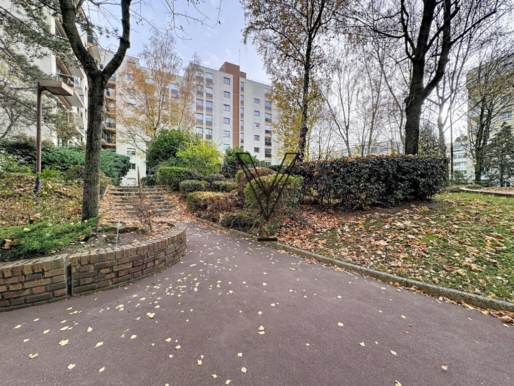 Spacieux 2 pièces au calme d&rsquo;un jardin arboré