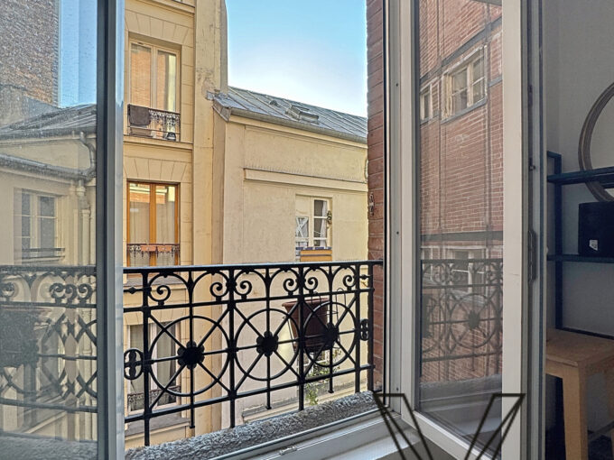 appartement dans le 75011 à Paris de 15.4m²