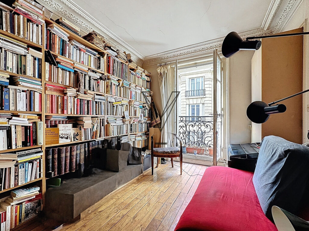 À deux pas de la Place Gambetta   3 pièces au charme authent