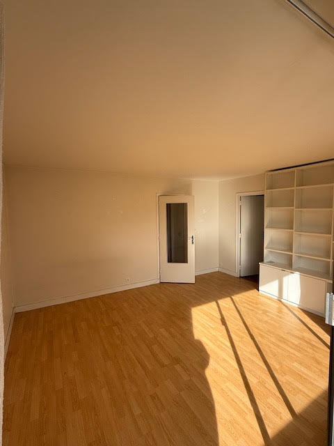 Grand studio avec balcon sur jardin – Boulevard de Reuilly